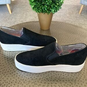 Skecher Street Rise-It Women Platform Sneakers - Black (suede-like). Size 8.